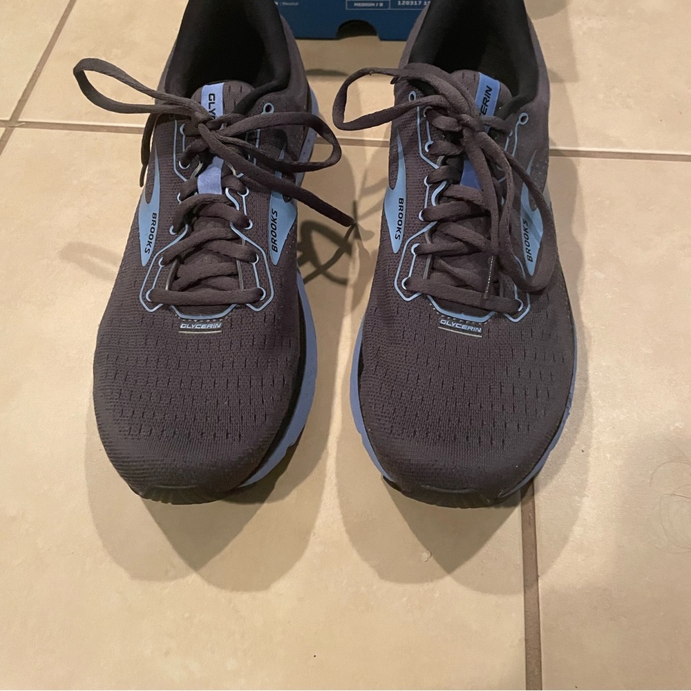 Brooks Women’s Size 10 Glycerin 18 Gray/Blue Running Shoes. Like New